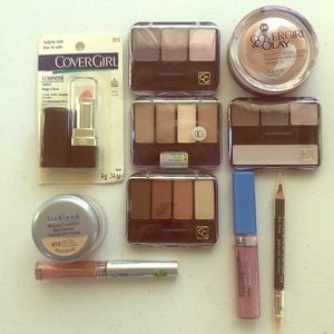 NWT-10 piece CoverGirl makeup bundle. All new